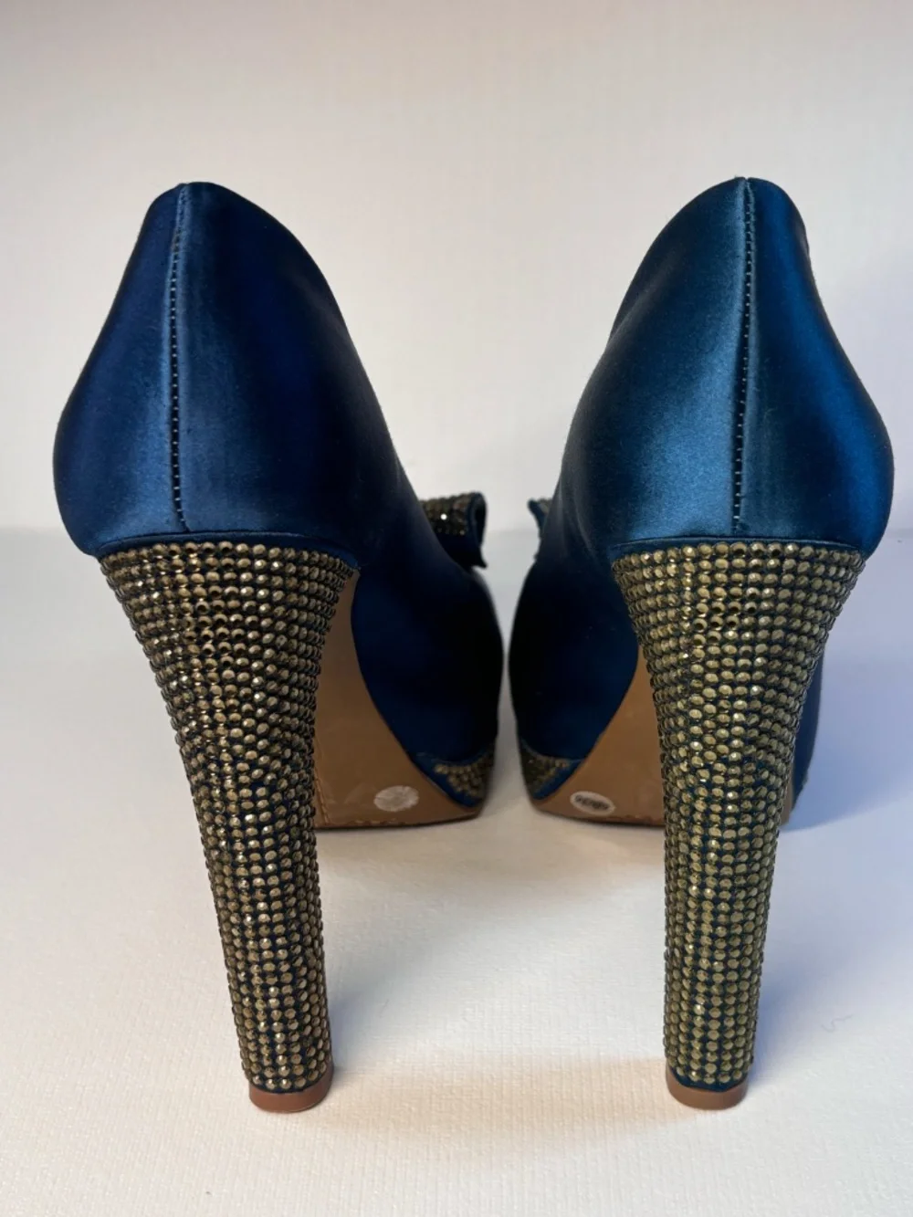 Vince Camuto Teal Blue Satin Rhinestone Bow Peep Toe Heels 6B Statement Pumps